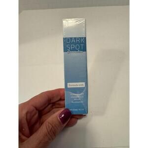 New Dark Spot Corrector with Hyaluronic Acid, Vitamins B5 C E Retinol 1 Fl OZ.